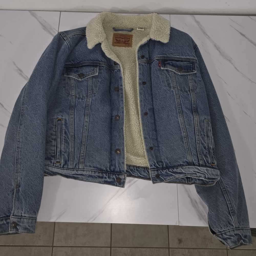 Levi's | Light Blue Denim Jacket with Cream Sherpa Lining